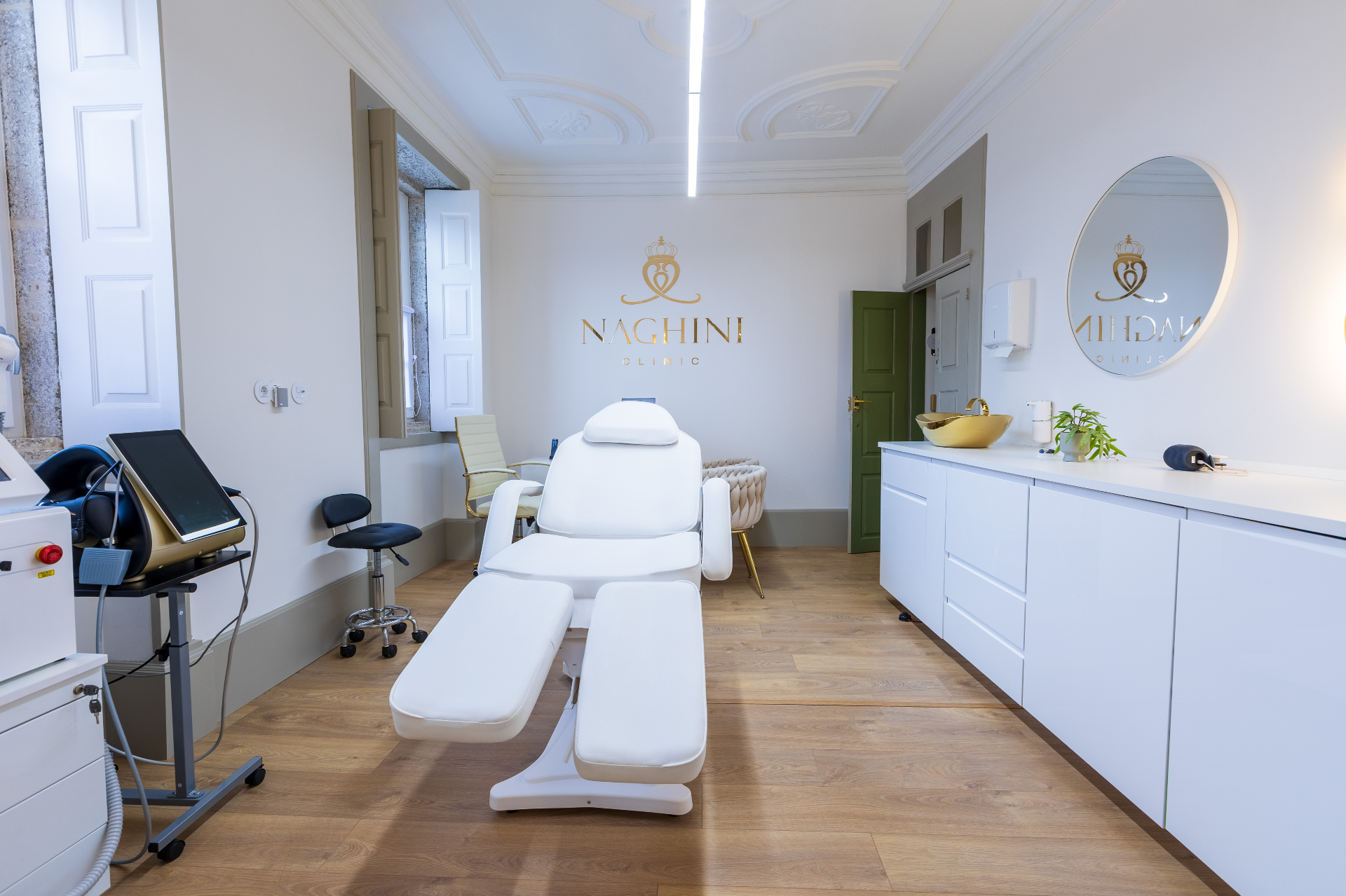 Sala de tratamento da Naghini Clinic